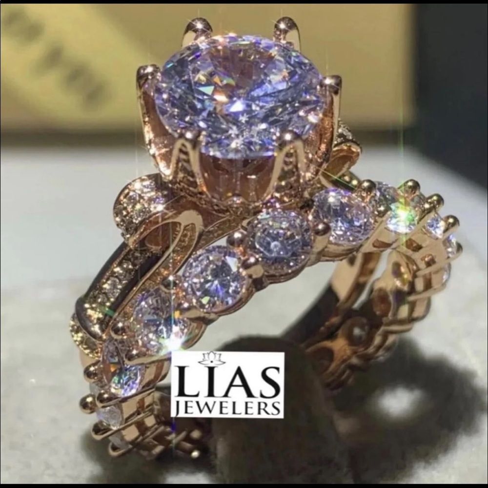 New 18k rose gold wedding ring set